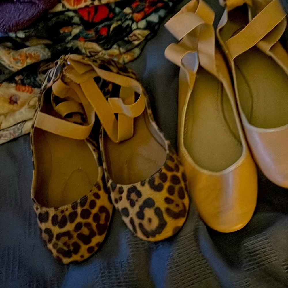 Lot of perfect ankle wrapped shoes. The purple ones in pic 2 are easy to wear.